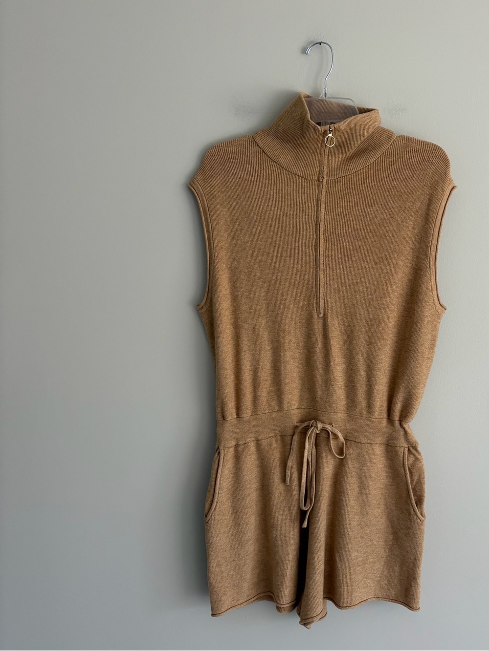 Strut & Bolt Capsleeve Zip-Front Knit Romper in Camel Size M